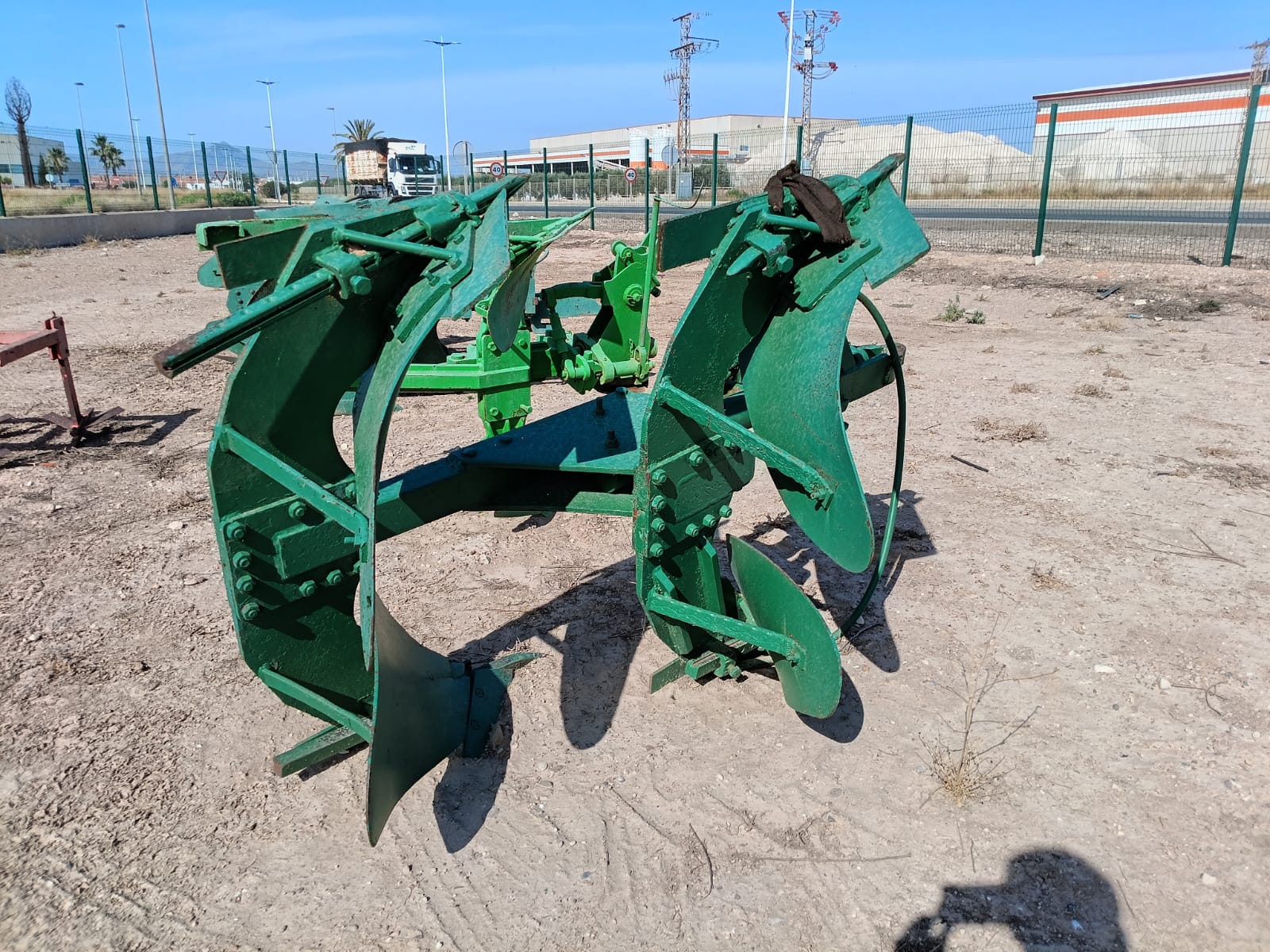 Vertedera agrícola compacta de 2 cuerpos | arados-vertederas