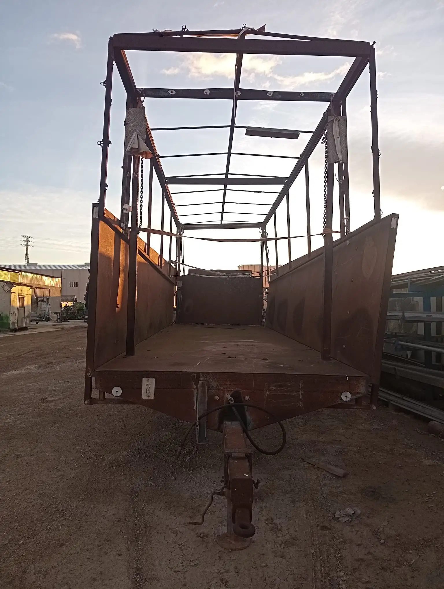 Remolque frutero de 2 ejes de 7000x2500x1300+1300 - vista 3