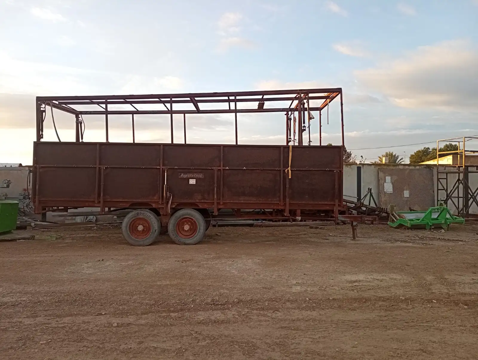 Remolque frutero de 2 ejes de 7000x2500x1300+1300 - vista 4