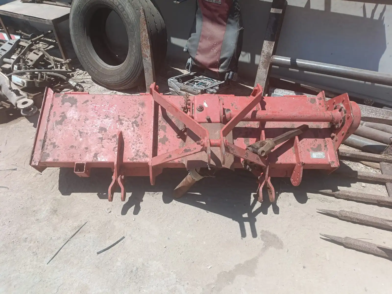 Rotovator rojo grande | rotovator